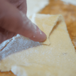 Süzme Peynirli Çerez Yapılışı 4