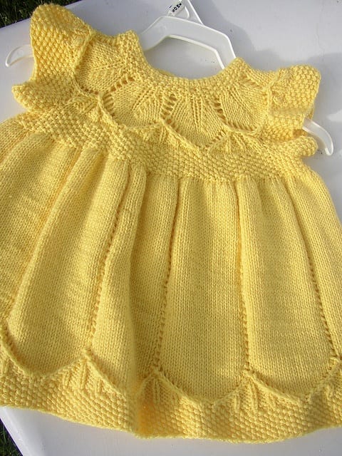 Kız Bebeklere Örgü Elbise Modelleri 125