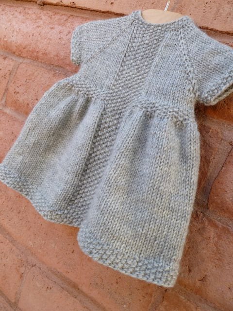 Kız Bebeklere Örgü Elbise Modelleri 16