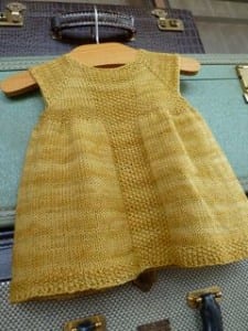 Kız Bebeklere Örgü Elbise Modelleri 74