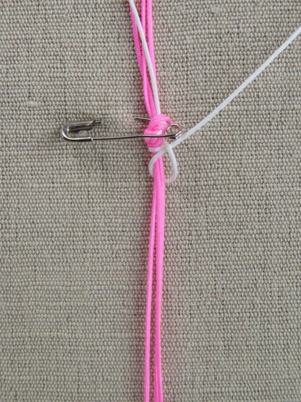 Makrome İpiyle Bileklik Nasıl Yapılır ? 9