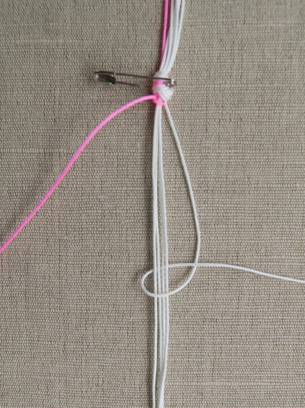 Makrome İpiyle Bileklik Nasıl Yapılır ? 21