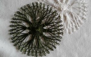 Videolu, Toplu İğne Aparatıyla İğne Oyası Motifi Nasıl Yapılır?