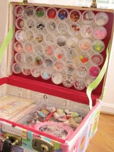 Eski Valizden Oyuncak Dolabı Yapımı - Resim 11