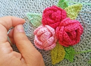 Güllü Yuvarlak Yastık Yapılışı - Resim 5