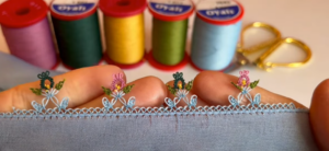 Başörtülere İğne Oyası