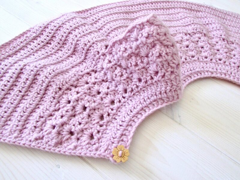 Yakadan Başlamalı El Örgüsü Bebek Yelek Modelleri 6