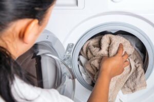 Çamaşır Makinesine Neden Islak Mendil Atmalıyız?