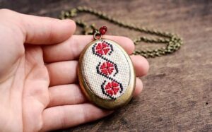 Kanaviçe Kolye Yapımı - Resim 14