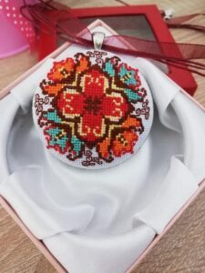 Kanaviçe Kolye Modelleri - Resim 12