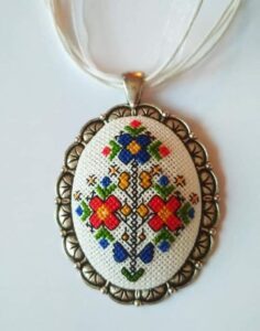 Kanaviçe Kolye Modelleri - Resim 1