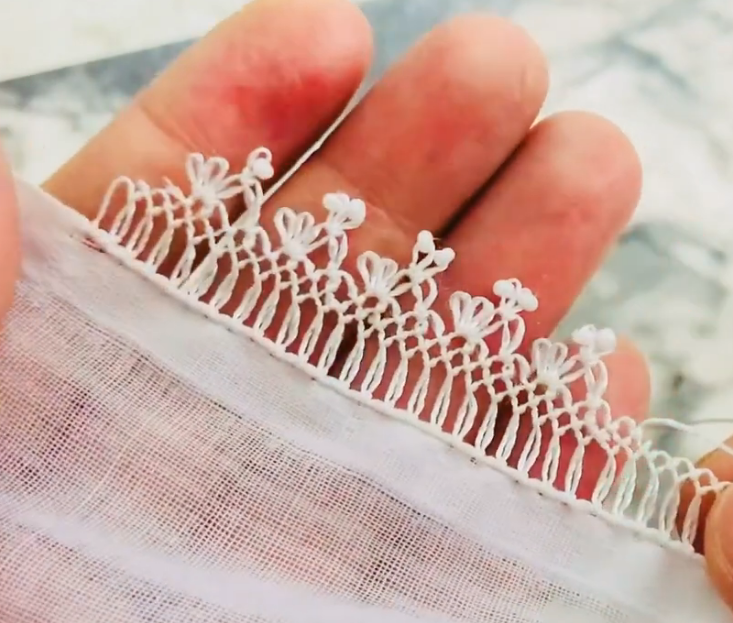 Boncuklu beyaz tülbent oyaları