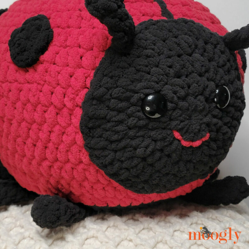 Amigurumi Uğurböceği Yastık Yapılışı 5