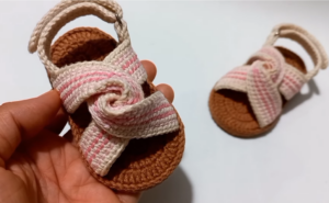 Kız Bebek Örgü Sandalet 3