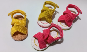 Kız Bebek Örgü Sandalet 4