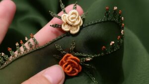 Yeni Güllü İğne Oyası Yapılışı